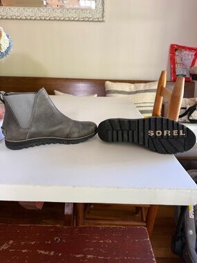 Sorel Ainsley Chelsea Boots 7.5